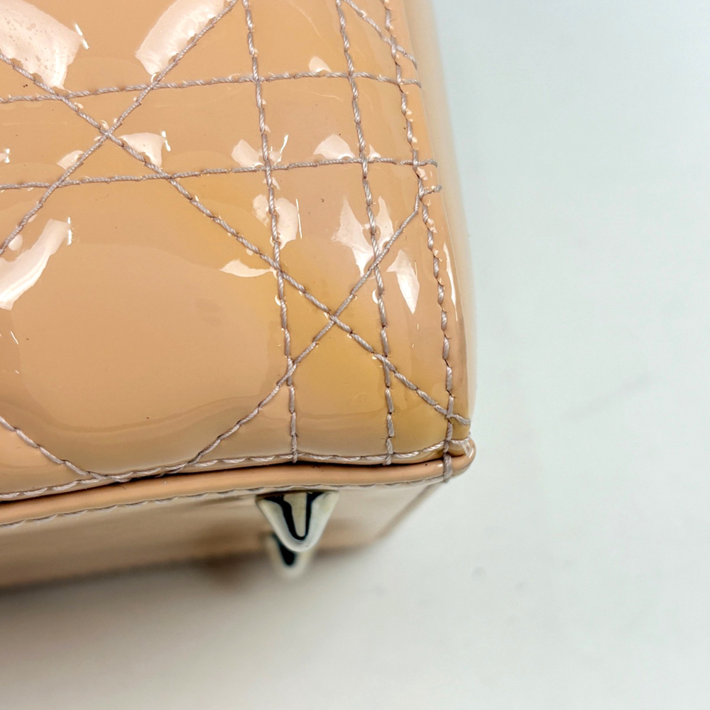 Christian Dior Lady Cannage handbag, patent leather, beige, women's. - Picture 3 of 8